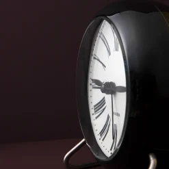 Arne Jacobsen Roman Bordur Ø11 cm hvid/sort | Køb her