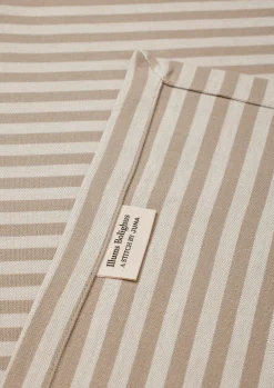 JUNA Dug 150x220 cm i sand fra serien Lines | Køb her