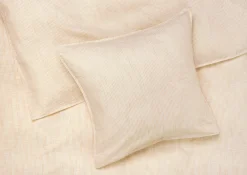 JUNA Monochrome Lines Sengetøj 150x210cm okker/hvid | Køb nu