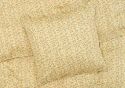 JUNA Pleasantly Sengetøj 140x220 cm gul DK | Køb her