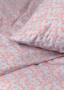 JUNA Pleasantly Sengetøj 140x200 cm lys blå DK | Køb her