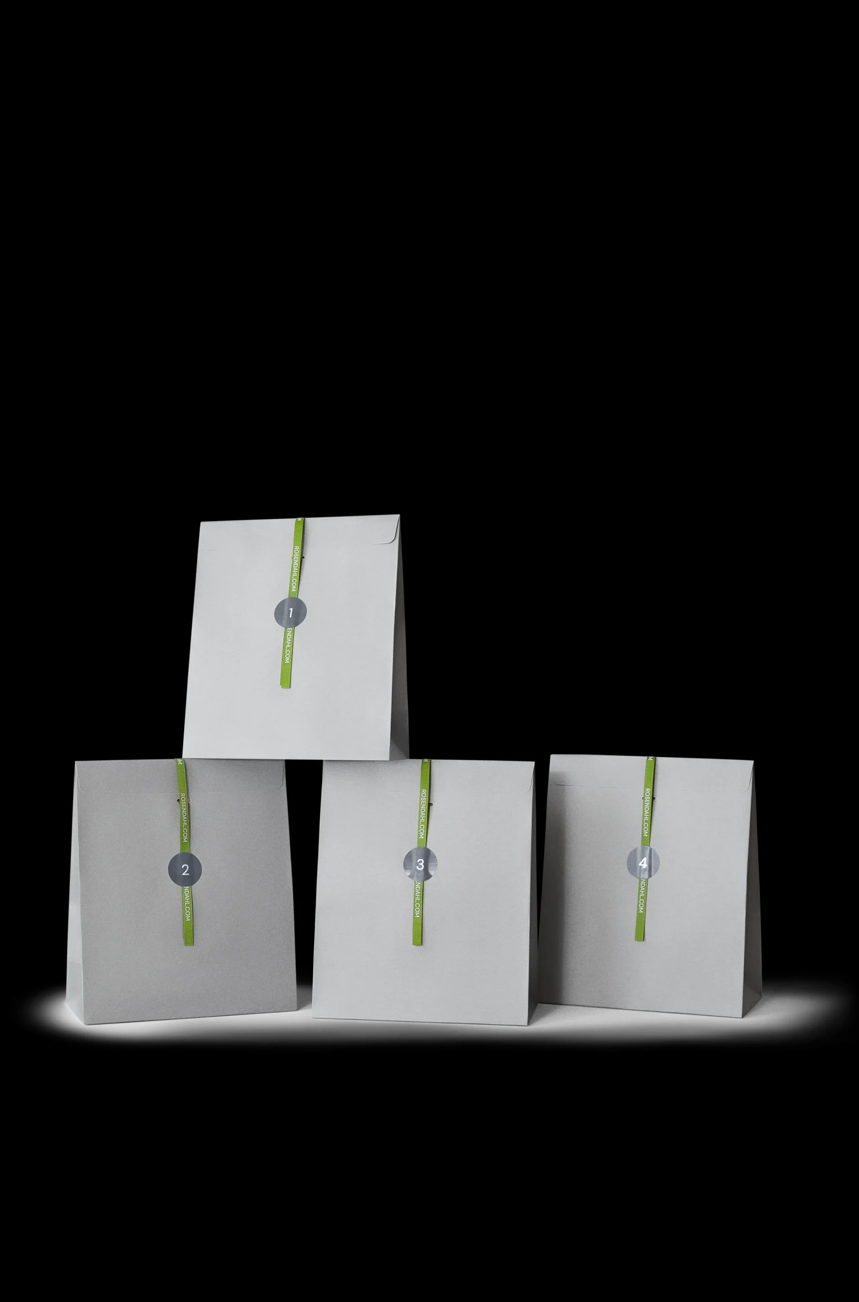 Kay Bojesen Adventskalender 2024 i grå fra serien Giftbox