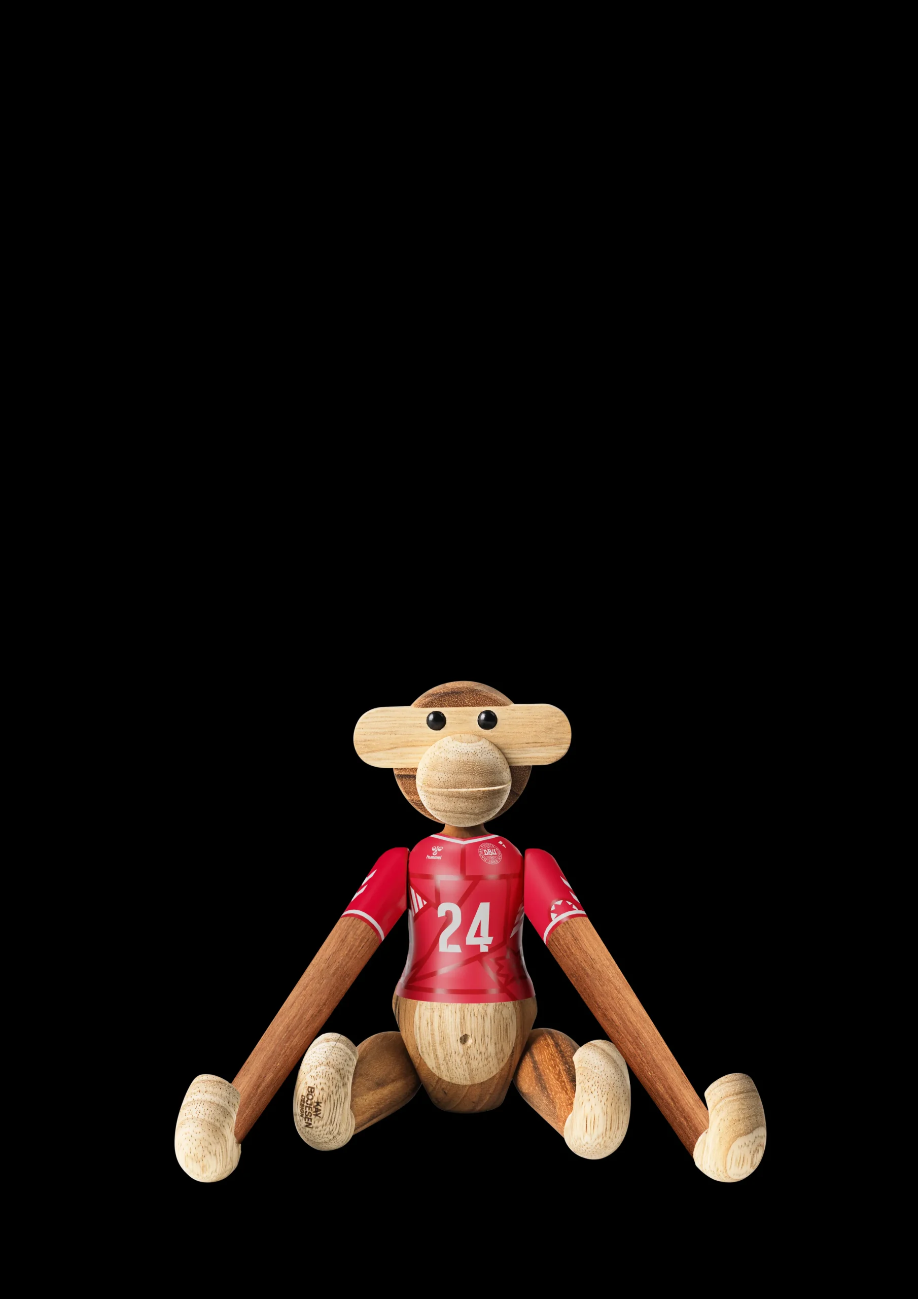 Kay Bojesen x DBU Abe Kvinde 2024 lille teak/limba | Køb her