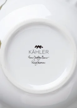 Kähler Hammershøi Poppy Vase H21 hvid m. deko | Køb her