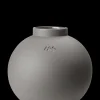 Kähler Vase H20 cm i grå fra serien Globo | Køb her